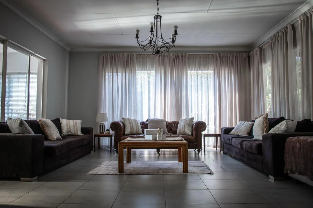 Shared lounge at On The Mend — contact us for admissions and sober living enquiries